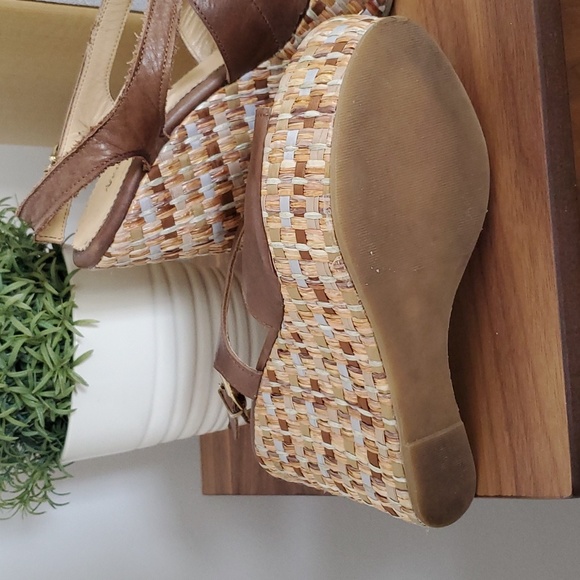 Goregous wedge heels size 6 - Picture 2 of 3
